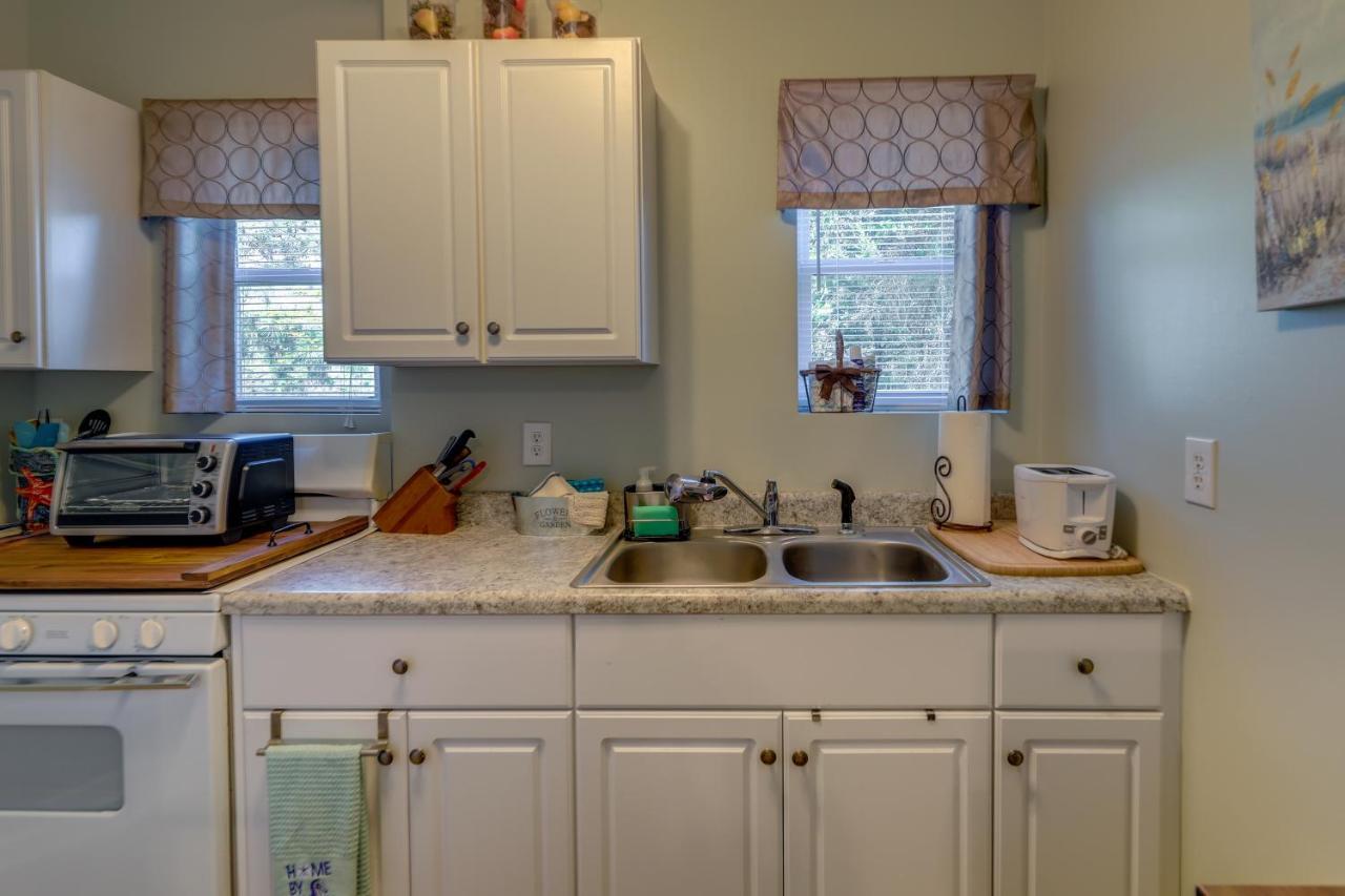 Sneads Ferry Vacation Rental Studio With Water Views Exterior foto